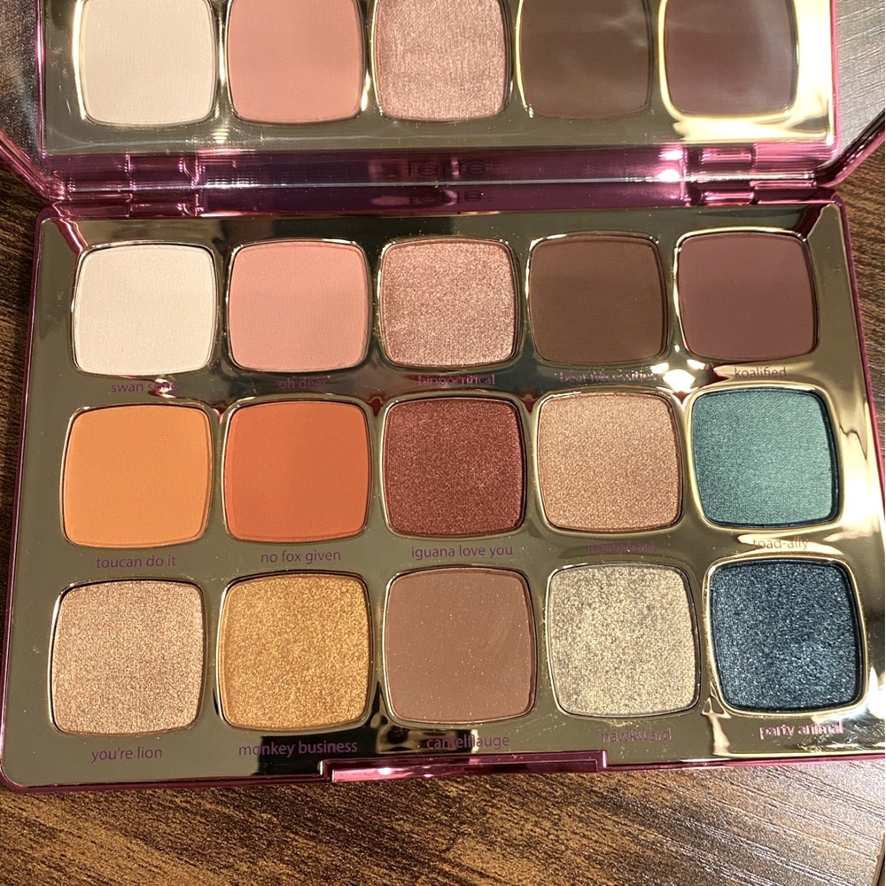 Tarte Unleashed eyeshadow Makeup Palette
NEW